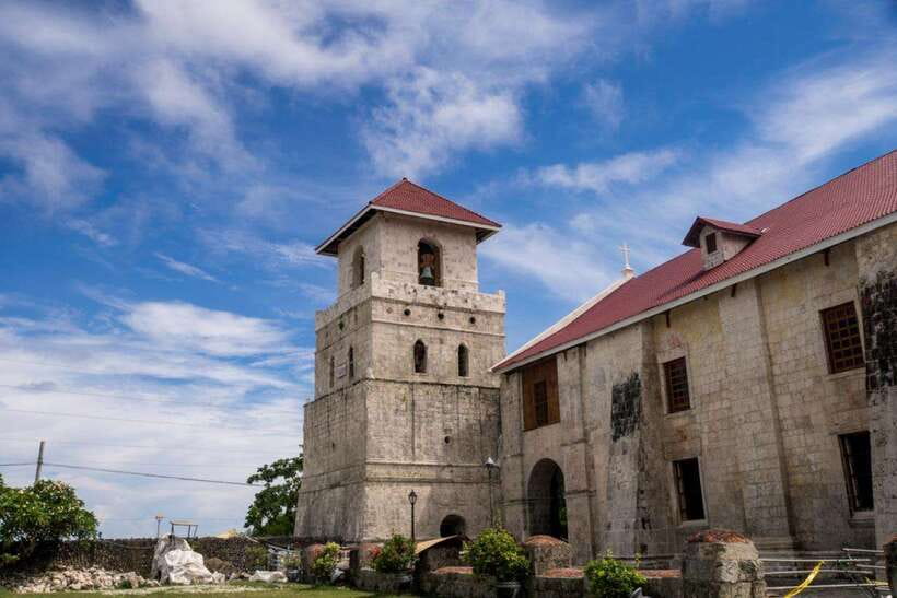 From Cebu City: Bohol Island Highlights in One Day - What makes the tour feel well-run: guide, group size, and included tickets