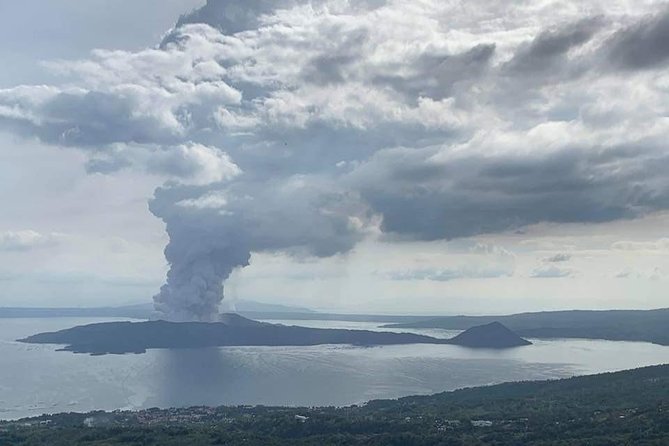From Manila: Amazing Taal Volcano Island Boat Lake Tour w/ Guide - Tagaytay Picnic Grove: first views, steam, and the eruption story