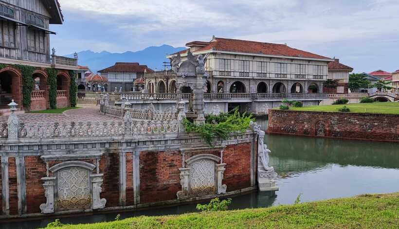 From Manila: Las Casas Filipinas de Acuzar Guided Day Trip - Why Las Casas Feels Like a Spanish Colonial Time Capsule (Without Getting Stuffy)