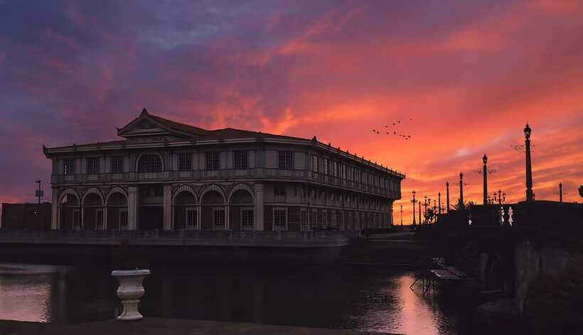 From Manila: Las Casas Filipinas de Acuzar Guided Day Trip - Crafts, the Heritage Museum, and What You Can Buy Without Feeling Rushed