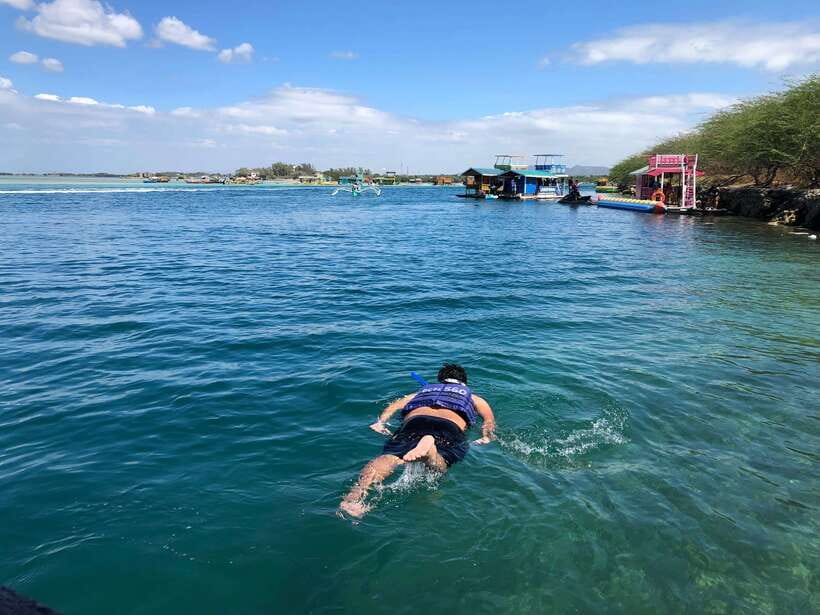 From Manila: Little Boracay Beach w/ Floating Bamboo Cottage - Floating bamboo cottage brunch: why the meal on the water feels different
