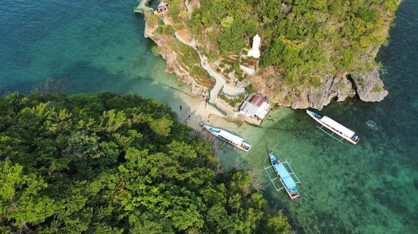 From Manila: Pangasinan Hundred Islands Guided Tour - From Makati to Alaminos: the long ride that sets up a full day