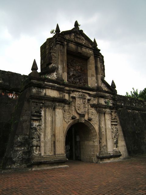 Full-Day Manila City, Tagaytay Taal Volcano and Lake Tour - American War Memorial & Cemetery: A Moving Stop With Big Grounds