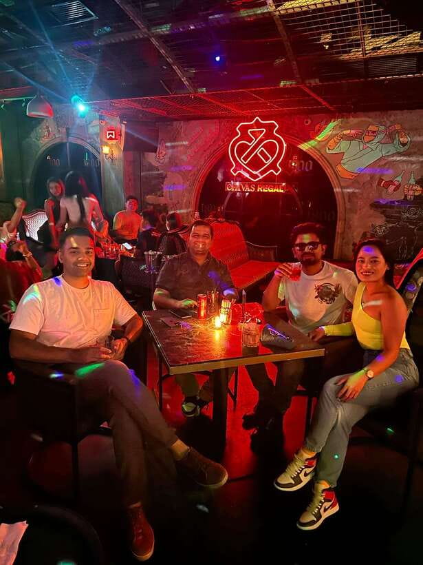 ⭐ Makati Bar Hopping and Pub Crawl Tour with Venus ⭐ - Solo, Couples, and Groups: Mingling Without Losing the Plot