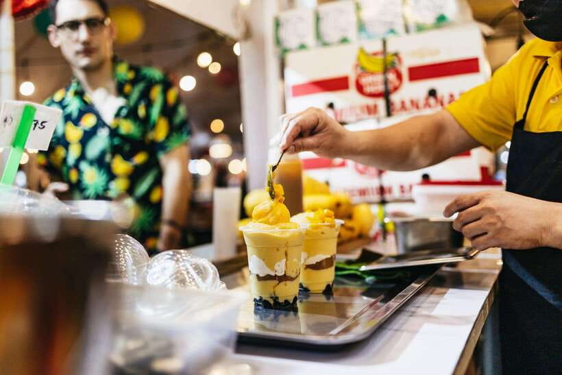 Manila: Guided Night Market Experience - Meeting at Tutuban Center and finding your group quickly