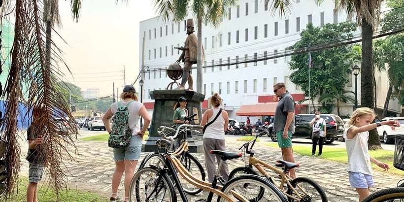 Manila: Guided Sunset Bamboo Bike Tour in Intramuros - Puerta Real Gardens: calm green space inside a historic maze