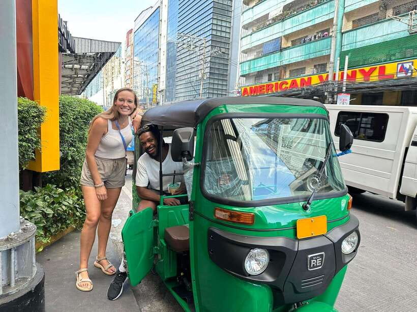 Manila: Guided Tuk Tuk Ride - Divisoria wet market scenes and the daily work of buying food