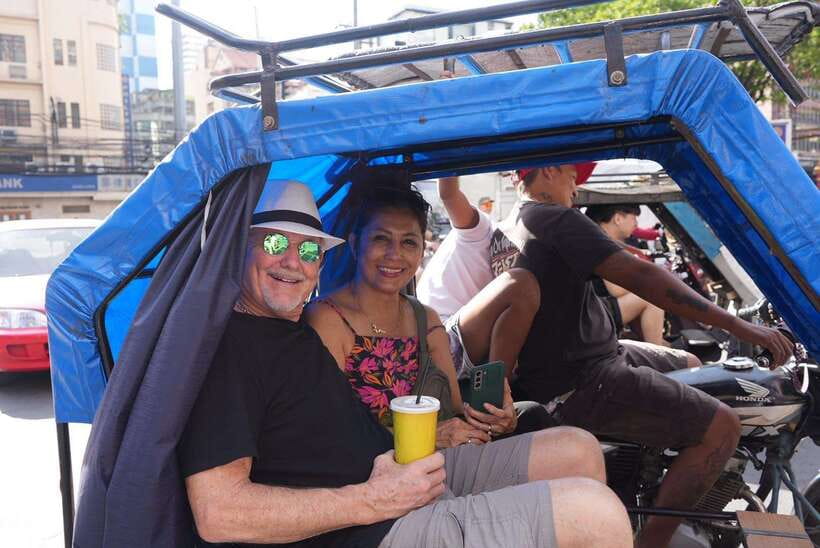Manila: Guided Tuk Tuk Ride - Neighborhood walks that show Filipino daily life, including the tough parts