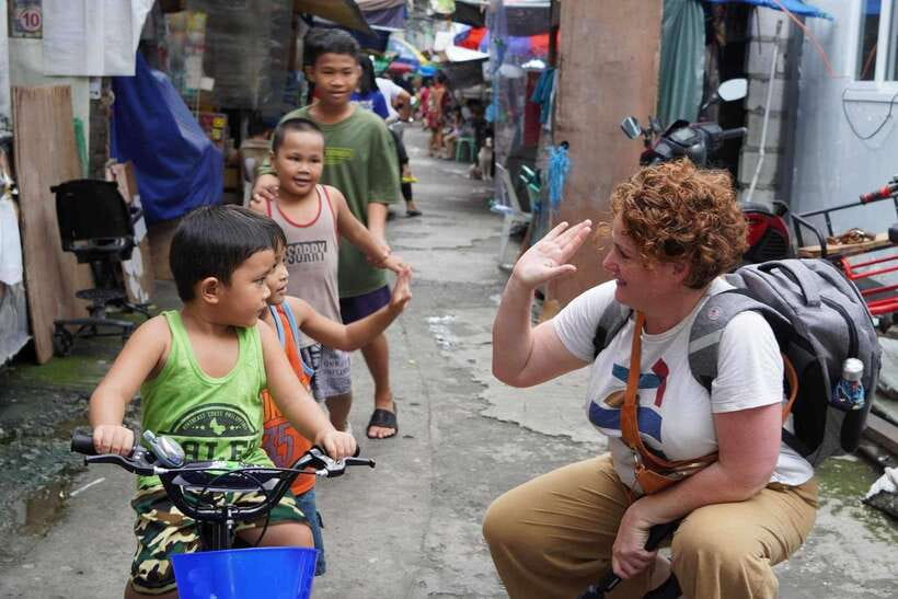 Manila: Hidden Gems Guided Tour - Tutuban to St. Cruz Church, then out into the streets