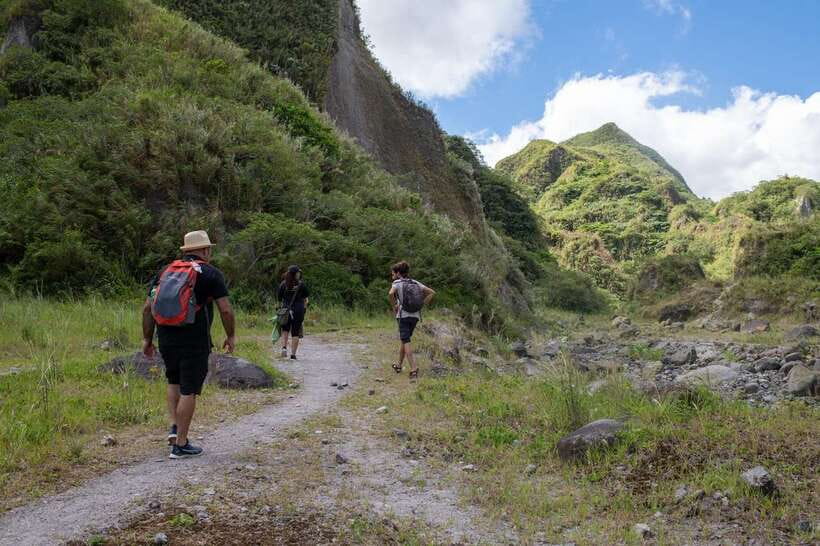 Manila: Mount Pinatubo 4X4 & Hiking Trip - The 6 km roundtrip hike to the Pinatubo crater lake