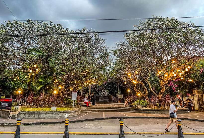Manila One-on-One Walking Tour with Mobile Photography - Rizal Park for Landmarks, Scale, and Easy Walk-Stop Photos
