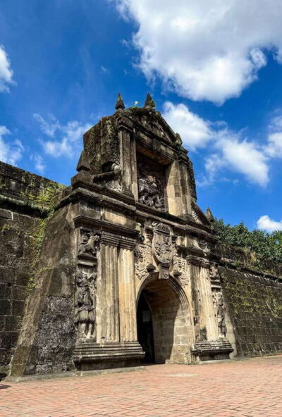 Manila One-on-One Walking Tour with Mobile Photography