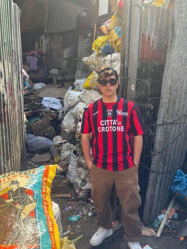 Manila slums: happy land, smokey mountain and ugbo food tour - Binondo churches and the downtown Manila walking stretch