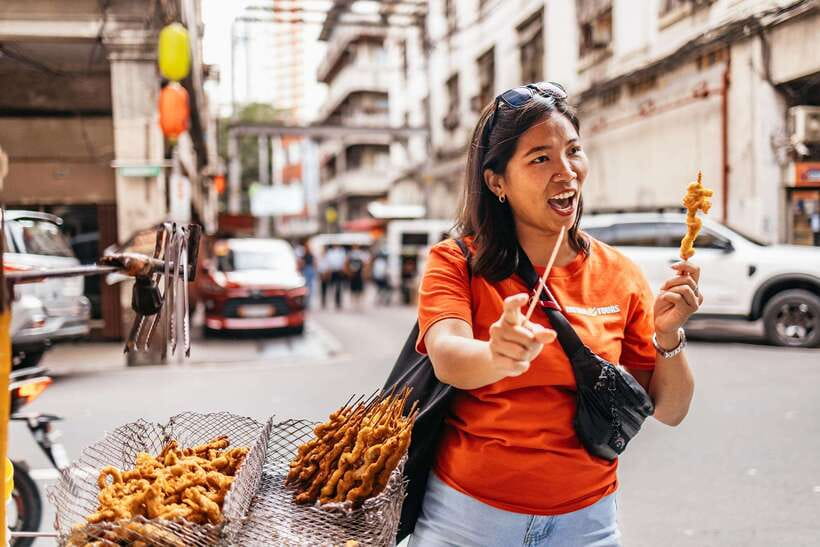 Manila: Street Food and Drinks Walking Tour with Tastings - How the guide experience actually improves your meal