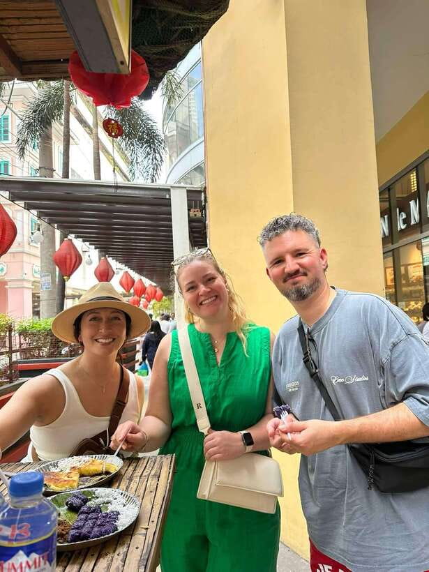 Manila Street Food and Drinks with Tuktuk Experience - Venus as a Guide: English-Friendly, Practical, and Fun