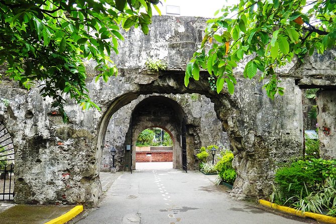 Manila Super Saver: Manila Sightseeing plus Tagaytay Tour with Taal Volcano - The Lunch Break and How to Make It Work for You