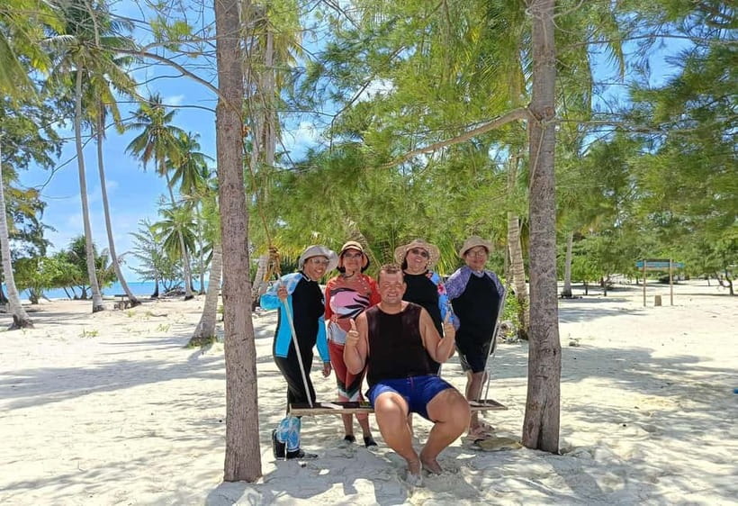 PALAWAN: Balabac Island Hopping with Full board Meals - Balabac Parula Lighthouse at Sunset, Plus Stargazing at Camp