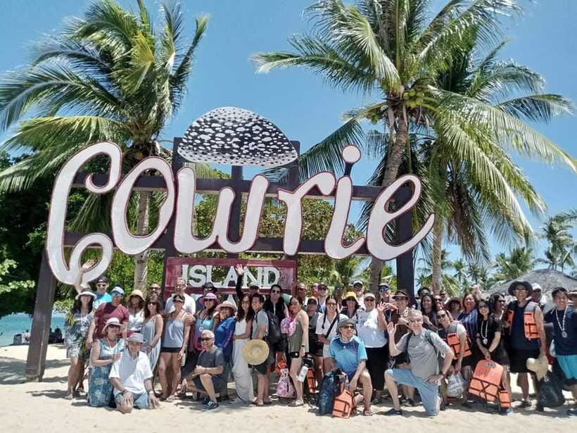 Palawan: Honda Bay Island Hopping Cruise - Island stop 3: Cowrie Island and the beach finale