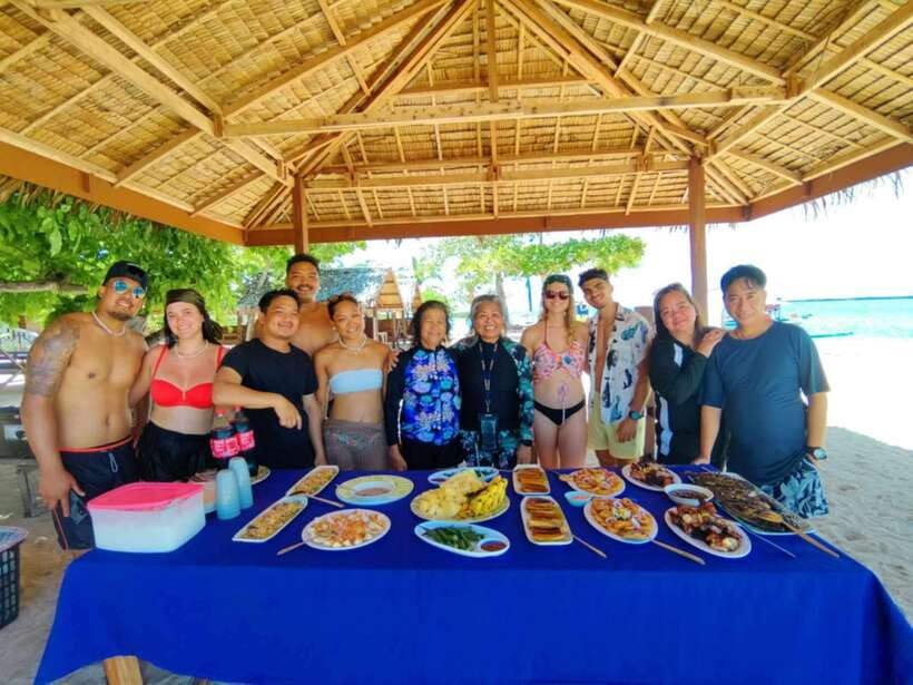 Palawan: Honda Bay Island Hopping Cruise - Pickup, van group size, and how the day actually moves