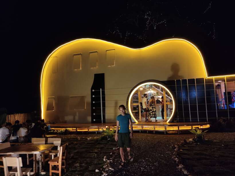 Panglao Bohol Island: Alona Beach Pub Crawl with Drinks - Your Night Flow: From Welcome Drinks to a Late Finish