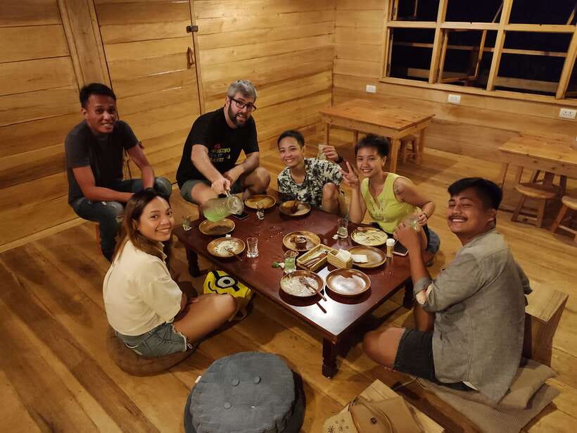 Panglao Bohol Island: Alona Beach Pub Crawl with Drinks - The Social Factor: Meeting People From All Over the World