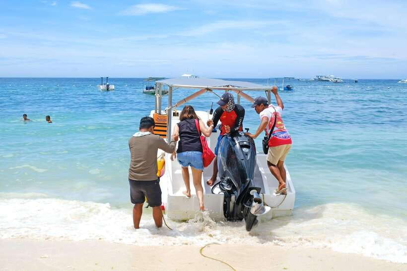 Panglao: Solo or Tandem Parasailing Experience near Alona - Meeting at RFS Watersports, in front of Aluna Beach Lounge