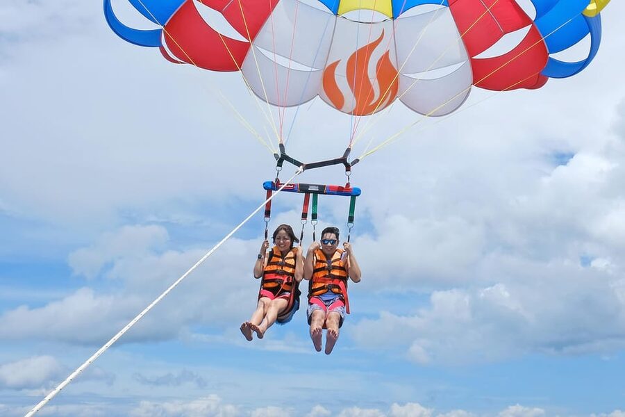Panglao: Solo or Tandem Parasailing Experience near Alona - Solo vs tandem parasailing: choosing the right way to fly