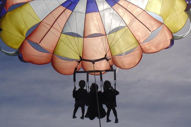 Parasailing - Coming back to shore: towels, hot showers, and lockers that save your day