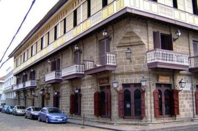 Private Half-Day Manila with Rizal Park and Fort Santiago