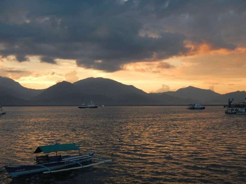 Puerto Princesa: Firefly Watching Bay Cruise with Dinner - Dinner on the Boat: Good Food Without Killing the Mood