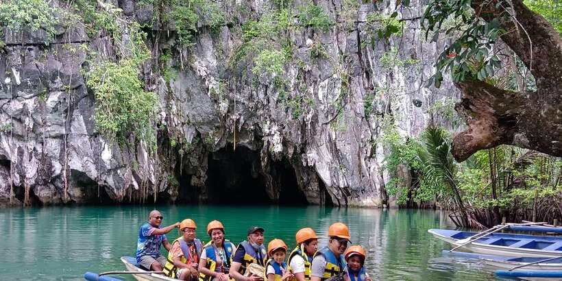 Puerto Princesa Underground River Tour in Palawan - The guided paddle boat inside the cave, what you’ll actually see