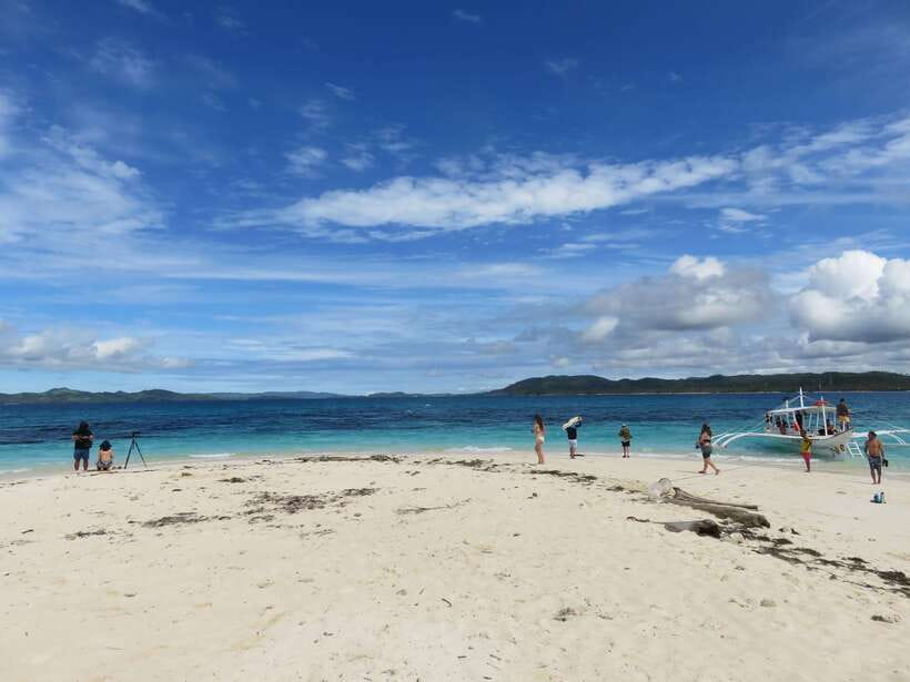 Siargao Island Hopping: Tri Island Tour - Shared and Private - Daku Island Lunch, Boodle Fight on Banana Leaves, and Beach Games