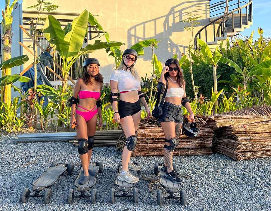 Siargao : Morning 1 Hour Guided Electric Skate Experience - Electric skateboarding in Siargao, controlled by a remote