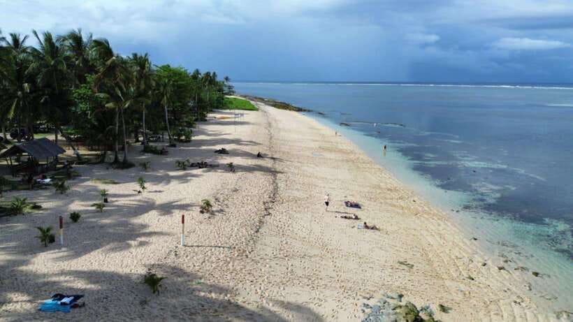 Tri island tour: Naked Island, Daku Island and Guyman Island - Daku Island Lunch and a Bigger Swim Break